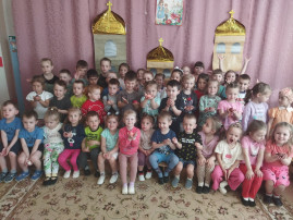 Пасху радостно встречаем Пасху радостно встречаем.